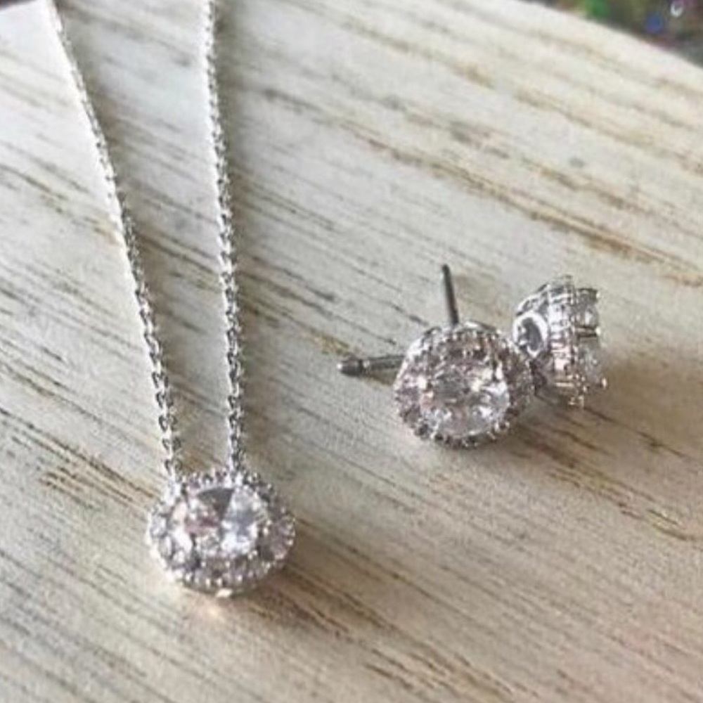 :: Stella & Dot Duchess Stud Earrings - Picture 6 of 11